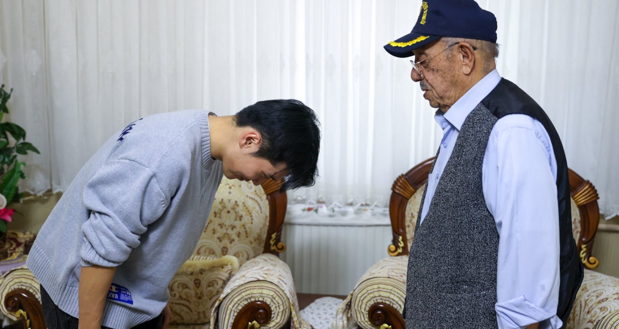 Konyasporlu Jinho Jo, Kore gazisi ile buluştu - Son Dakika: Gelişmeler Takip Ediliyor