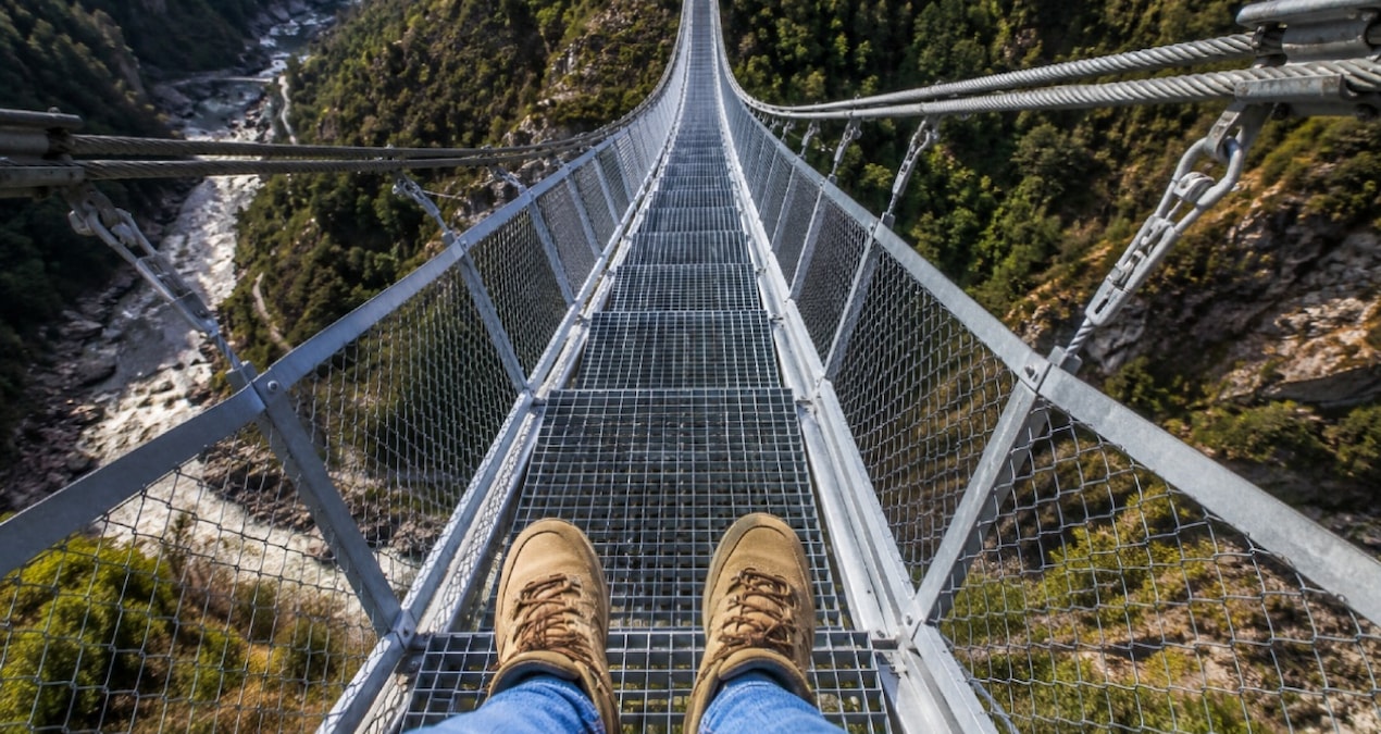 It takes courage to cross this bridge, the knees of those who look under it shake - News