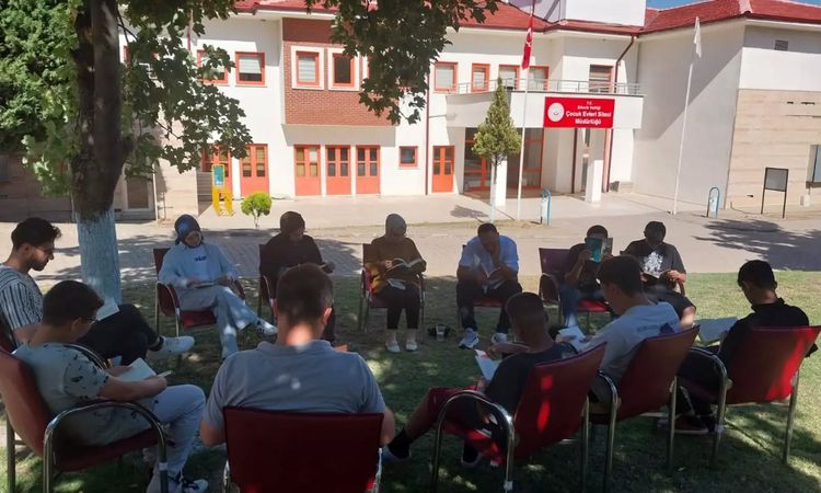 Gündemden Son Bilgiler: Koruma altındaki çocuklar açık havada kitap okudu - Son Dakika Haberleri - Son Dakika