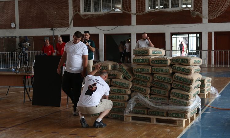 Ayrıntılar Netleşti: Kosovalı Bujar Muli 2 ton ağırlığı taşıyarak Guinness Rekorlar Kitabı'na girdi - Son Daki
