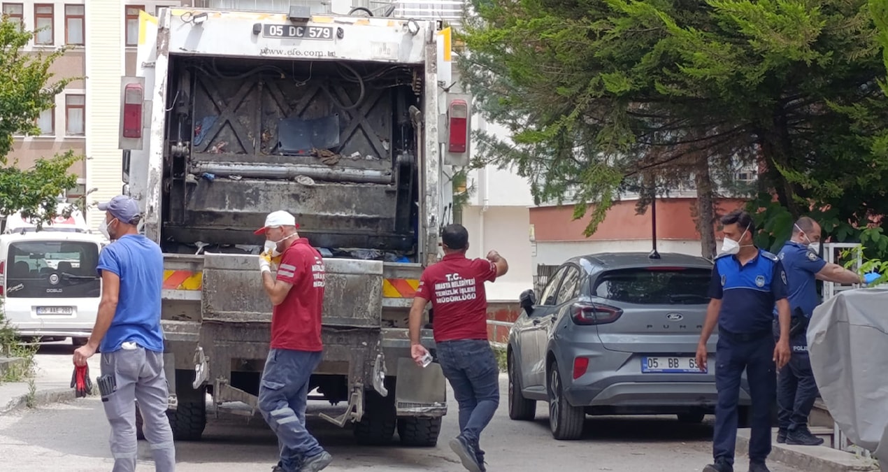 Ayrıntılar Netleşti: Kötü koku gelen evdeki manzara ‘bu kadar da olmaz’ dedirtti - Haberleri