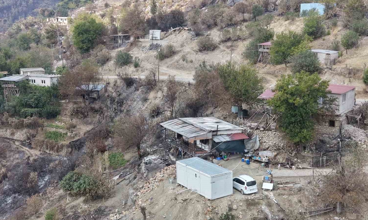 Kozan’daki orman yangınında evleri yanan ailelere konteyner desteği ve Merak Edilenler