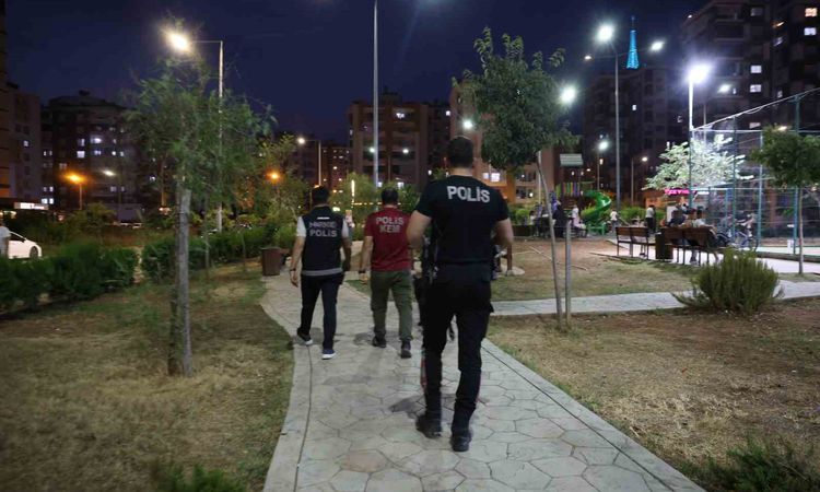 Ayrıntılar Netleşti: Kozan'da Narkotik Denetimi: 'Kozan'a Güven' Uygulaması - Haberleri ve Merak Edilenler