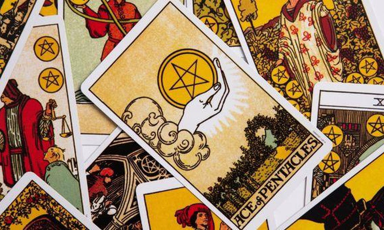 Kritik Açıklama: 12 Ekim günlük tarot falı: 12 Ekim Pazartesi günü seni neler bekliyor? Günlük tarot kart açıl