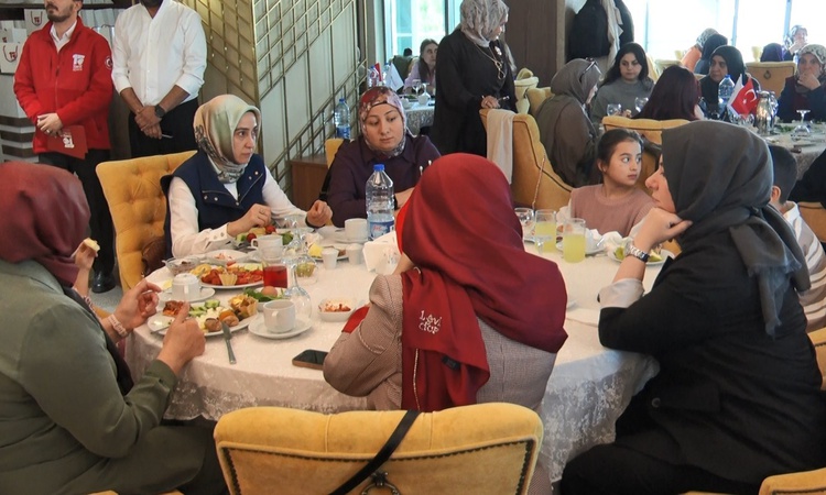 Kritik Açıklama: 15 Temmuz şehitlerinin eşleri Ankara’da bir araya geldi