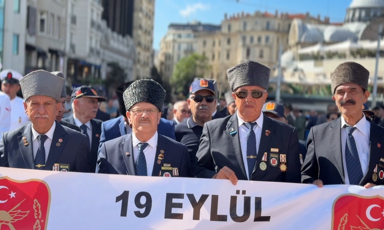 Kritik Açıklama: 19 Eylül Gaziler Günü'nde Taksim'de tören düzenlendi ve Merak Edilenler