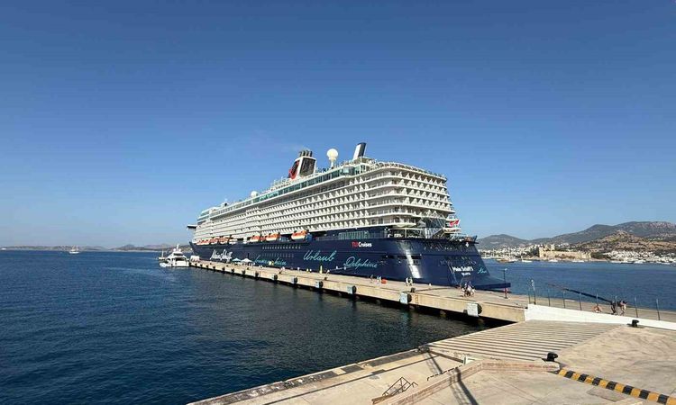 Kritik Açıklama: 620 Milyon Dolarlık Dev Yolcu Gemisi 'Mein Schiff 5' Bodrum'da: Gelişmeler Takip Ediliyor