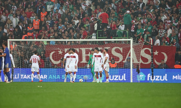 Kritik Açıklama: A Milli Futbol Takımı İtalya'ya 4-1 yenilip Uluslar A Ligi'nde son sırada kaldı - Son Dakika