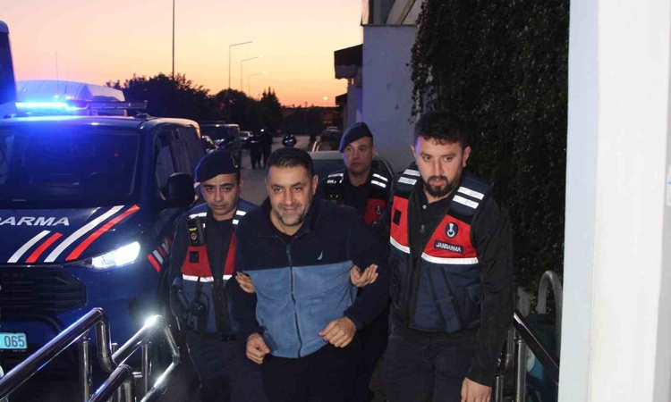Kritik Açıklama: Adana'da belediye soruşturmasında Başkan Kozay dahil 34 kişi cezaevine gönderildi | İşte Tüm