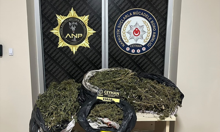 Kritik Açıklama: Adana Ceyhan'da 8 kilo 562 gram esrarla yakalanan 2 zanlı hakkında tutuklama kararı verildi v