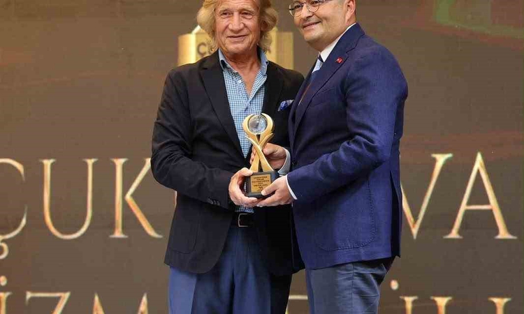 Kritik Açıklama: Adana İl Kültür ve Turizm Müdürü Emre Duru'ya Yılın Turizm Yöneticisi ödülü verildi - Son Dak
