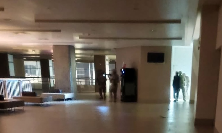 Kritik Açıklama: Adana'da tabancayla hastaneye gelen baba, kızını vurmak isterken boş odada yakalandı: Gelişme