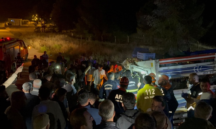 Kritik Açıklama: Adıyaman'da traktörle çarpışan kamyonetin sürücüsü öldü, traktör sürücüsü yaralandı | İşte Tü