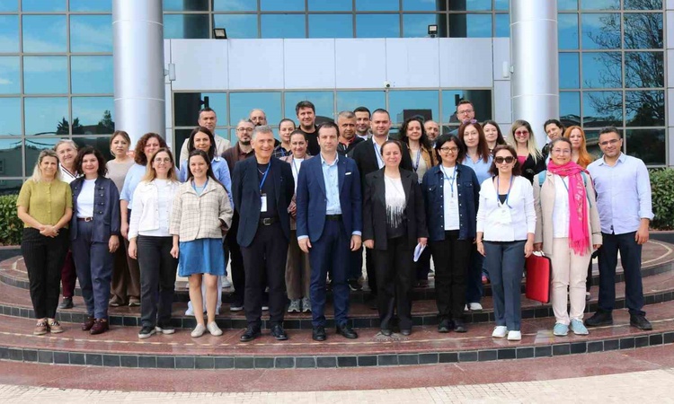 Kritik Açıklama: ADÜ Tıp Fakültesi'nde öğretim üyelerine Temel Eğitim Becerileri Kursu düzenlendi. - Son Dakik