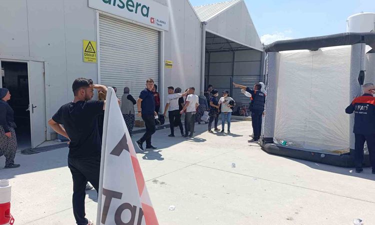 Kritik Açıklama: Afyonkarahisar'da Domates Serasında Zehirlenme: 33 İşçi Hastanelik Oldu: Gelişmeler Takip Edi