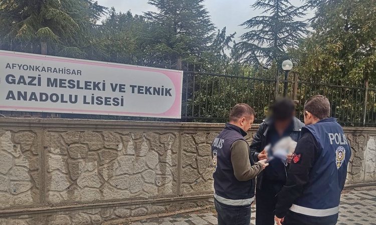 Kritik Açıklama: Afyonkarahisar'da okul çevresi denetiminde 380 kişi ve 90 araç kontrol edildi: Gelişmeler Tak