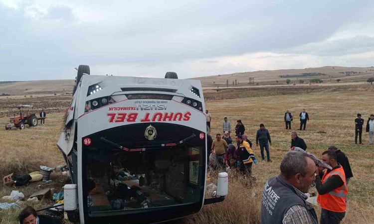 Kritik Açıklama: Afyonkarahisar Şuhut'ta midibüs devrildi; 1 ölü, 27 yaralı, şoför yakalanarak gözaltına sevk