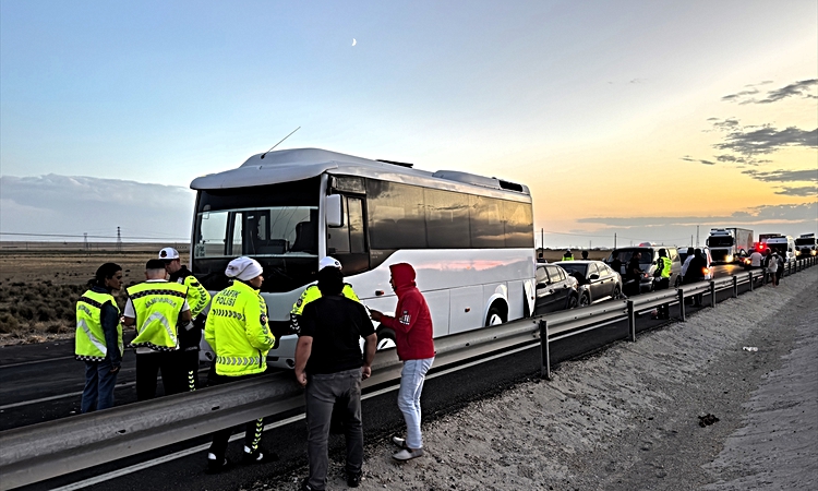 Kritik Açıklama: Aksaray'da zincirleme trafik kazasında 16 kişi yaralandı ve Merak Edilenler