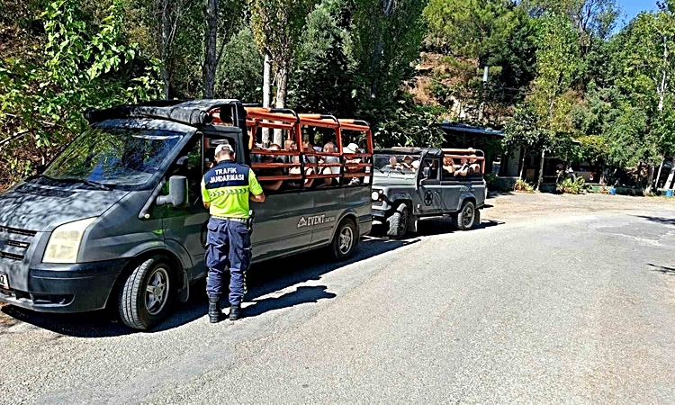 Kritik Açıklama: Alanya’da safari araçlarına yönelik denetimlerde 3 araca 32 bin TL ceza