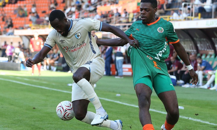 Kritik Açıklama: Alanyaspor ve Erzurumspor FK birbirine üstünlük kuramadı