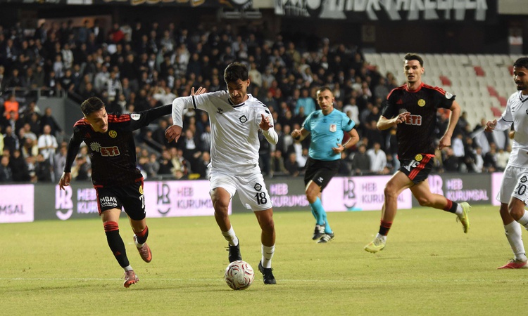 Kritik Açıklama: Altay, Eskişehirspor'a 4-1 yenilirken taraftar gençleri alkışladı - Son Dakika Bilgileri