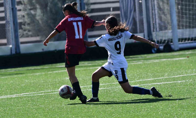 Kritik Açıklama: Anadolu Yıldızları, U15 Kızlar Gelişim Ligi'nde Kayseri Gençlerbirliği'ni 3-1 yendi ve Merak