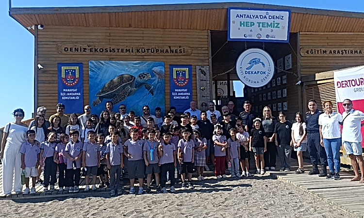 Kritik Açıklama: Antalya Manavgat'ta 2 yeşil deniz kaplumbağası uydu takip cihazıyla denize bırakıldı: Gelişme