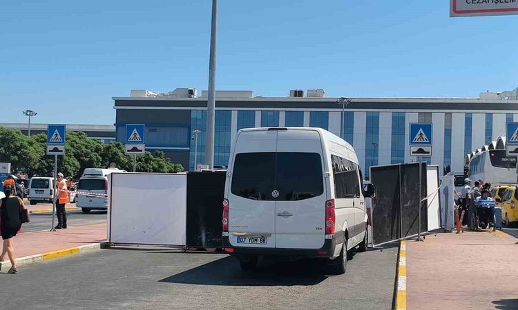 Kritik Açıklama: Antalya'da Otopark Cinayeti: Emekli Polis Kız Arkadaşını Öldürdü ve Merak Edilenler