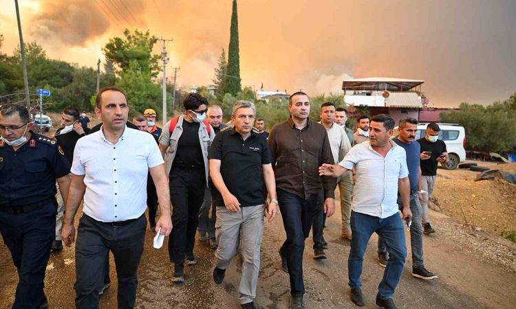 Kritik Açıklama: Antalya Valisi Şahin: "Aksu yangını devam ediyor, Kumluca yangınının enerjisi düşürüldü" | İş