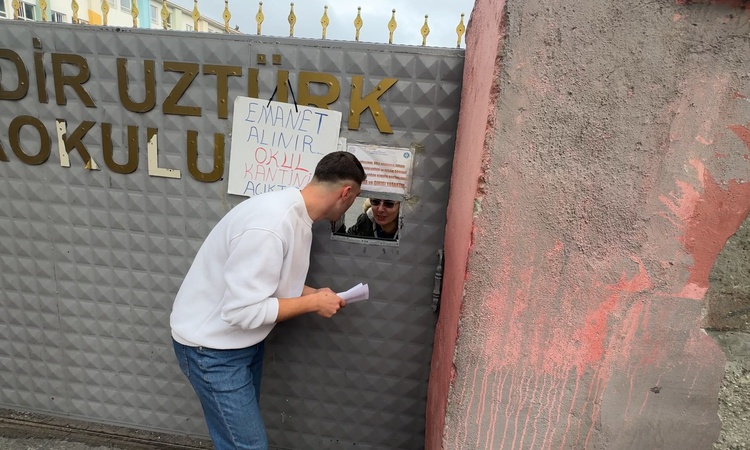 Kritik Açıklama: Avcılar'da okul binasını karıştıran aday, kapılar kapanınca KPSS'ye alınmadı