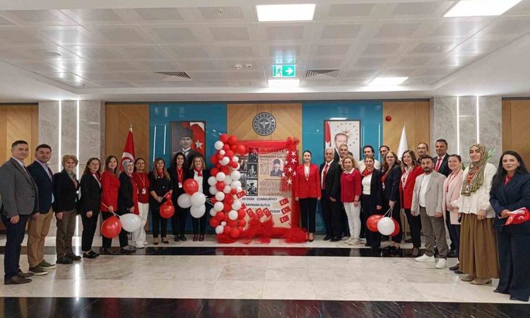 Kritik Açıklama: Aydın Şehir Hastanesi'nde çocuk hastalara bayrak ve balonla bayram sevinci yaşatıldı: Gelişme