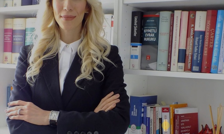 Kritik Açıklama: AYM'nin süresiz nafaka iptali, hakkı tümüyle kaldırmıyor; hukukçular ölçüt istiyor - Son Daki