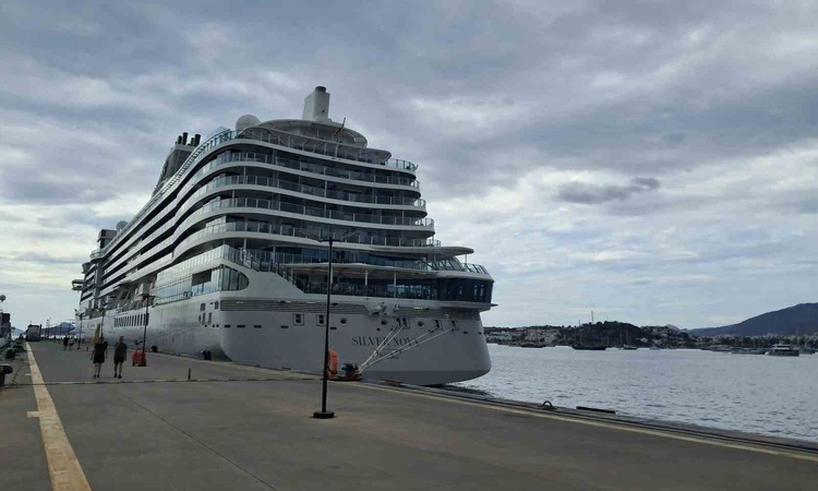 Kritik Açıklama: Bahamalar bayraklı Silver Nova, Pire'den 351 turisti Bodrum'a getirdi
