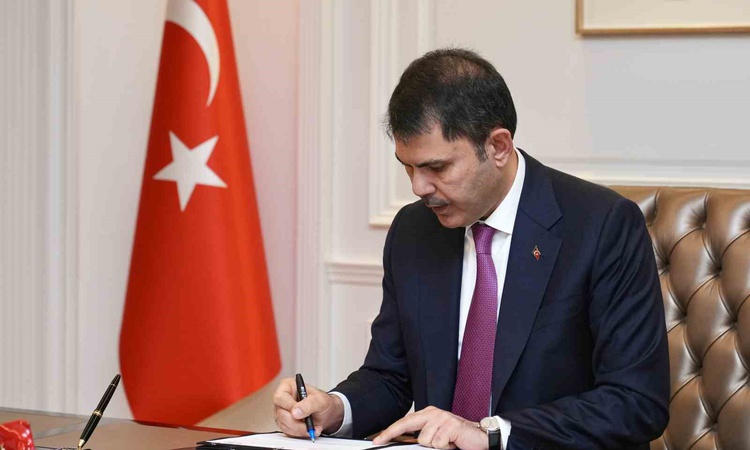 Kritik Açıklama: Bakan Kurum, depremzede Artun'un görüntülerini 'Bülent abi anlatsın' diye paylaştı