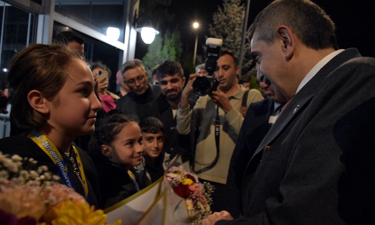 Kritik Açıklama: Bakan Tekin, Balkan Judo Şampiyonası'nda altın kazanan Erzurumlu iki sporcuyu karşıladı - Son