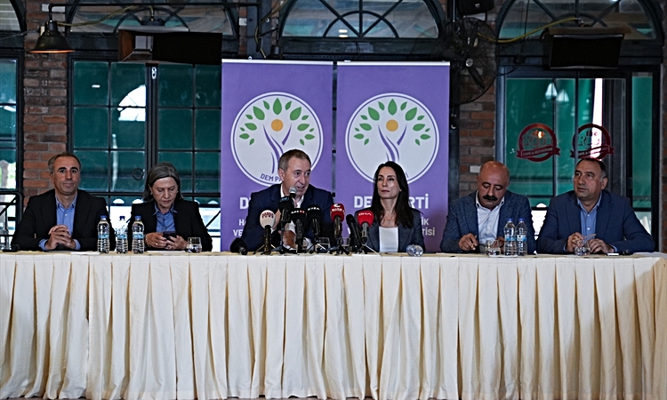 Kritik Açıklama: Bakırhan, Alevi kurumlarına Terörsüz Türkiye sürecini 86 milyonun süreci diye anlattı - Son D