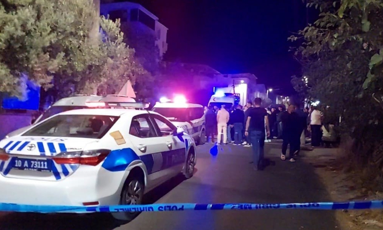 Kritik Açıklama: Balıkesir Karesi'de yatsı namazı sonrası camiden çıkan kişi silahlı saldırıda öldü ve Merak E