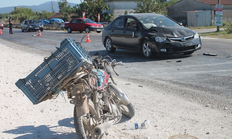 Kritik Açıklama: Balıkesir'de otomobil ile çarpışan motosikletin sürücüsü öldü