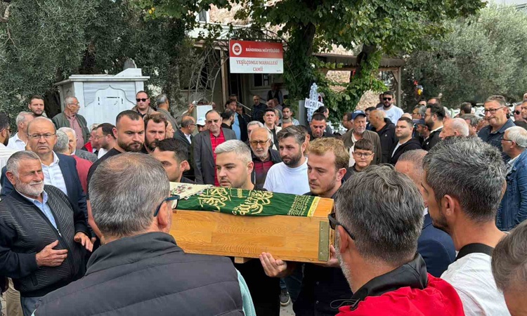 Kritik Açıklama: Bandırma'da kazada ölen hamile anne, 3 yaşındaki kızı ve bebeği toprağa verildi - Son Dakika