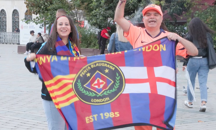 Kritik Açıklama: Barcelona taraftarları Sultanahmet'te Galatasaray maçı öncesi tezahürat yaptı - Son Dakika Bi