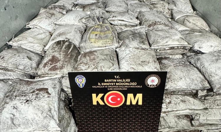 Kritik Açıklama: Bartın'da depoda ele geçirilen 8 ton titanyumla ilgili 3 kişi yakalanarak gözaltına sevk edil