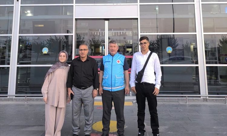 Kritik Açıklama: Batmanlı Öğrenciler Umre Ödülü İçin Yola Çıktı | İşte Tüm Ayrıntılar