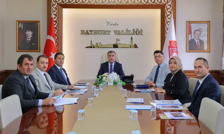 Kritik Açıklama: Bayburt Valisi Eldivan, sosyal yardım vakıflarının performansını değerlendirdi: Gelişmeler Ta