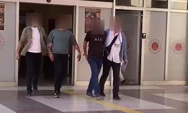 Kritik Açıklama: Bergama'da durdurulan araçta uyuşturucu hap ele geçirildi, 2 şüpheli hakkında tutuklama karar