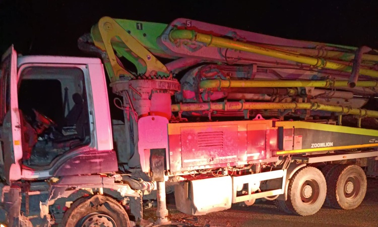 Kritik Açıklama: Beton mikseriyle çarpışan araç Malatya Hekimhan'da devrildi, 2 kişi yaralandı - Son Dakika Bi