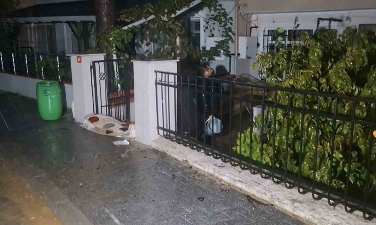 Kritik Açıklama: Beykoz'da yağış nedeniyle evlerin giriş katını su bastı, elektrik kesintisi meydana geldi | İ