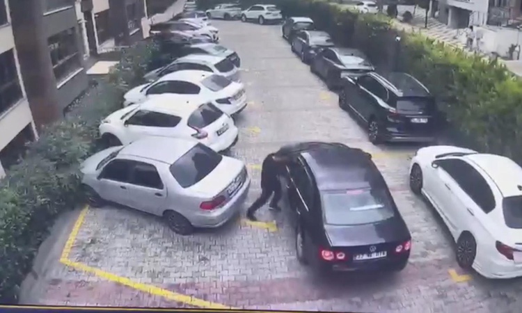 Kritik Açıklama: Beylikdüzü'nde park tartışmasında silah çekildi, 2 şüpheli yakalanarak gözaltına sevk edildi