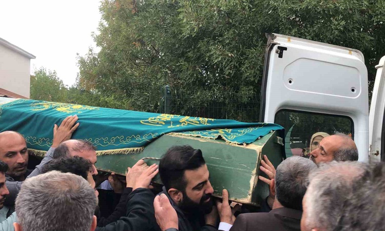 Kritik Açıklama: Bingöl Solhan'da okul asansöründe kafası sıkışan 15 yaşındaki öğrenci toprağa verildi - Son D