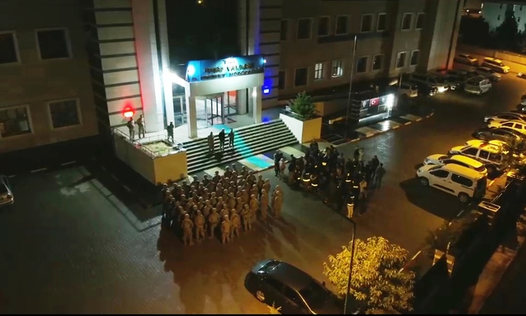 Kritik Açıklama: Bitlis'te uyuşturucu operasyonlarında 5 kilo 887 gram madde ele geçirildi, 13 hakkında tutukl