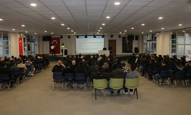 Kritik Açıklama: Bolu Orman Bölge Müdürlüğü şoförlerine jandarmadan trafik güvenliği eğitimi verildi: Gelişmel